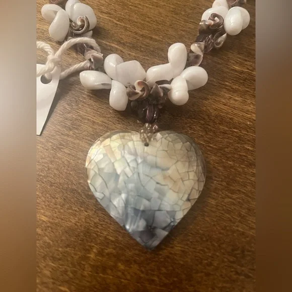 Handmade Mother of Pearl Handmade Shell Necklace with Iridescent Heart Pendant - Picture 2 of 8